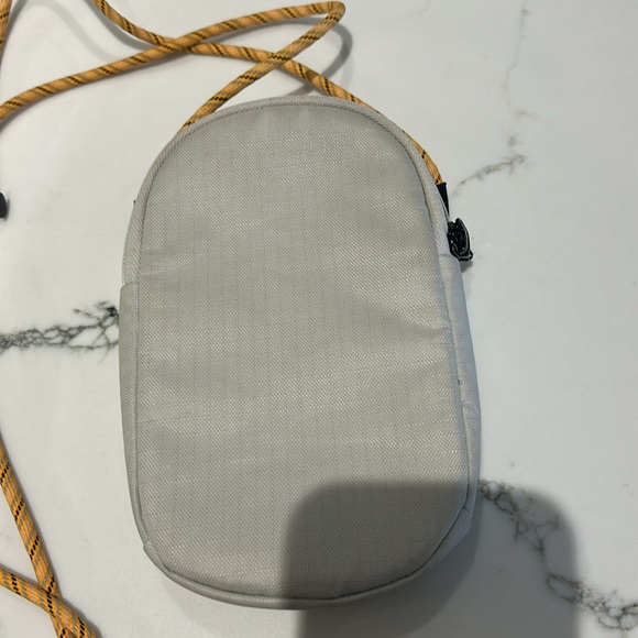 Lululemon Small Purse with adjustable strap. - Picture 6 of 6